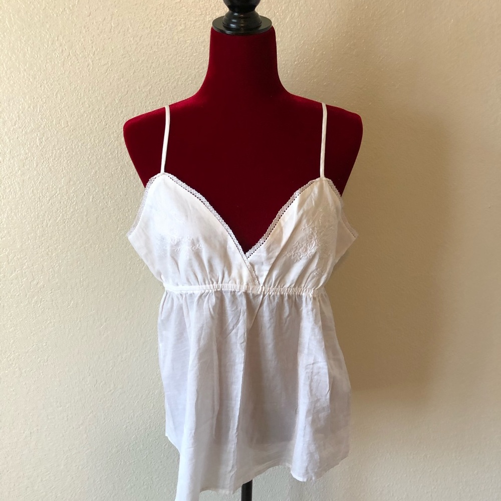 Spaghetti straps blouse white with embroidered.